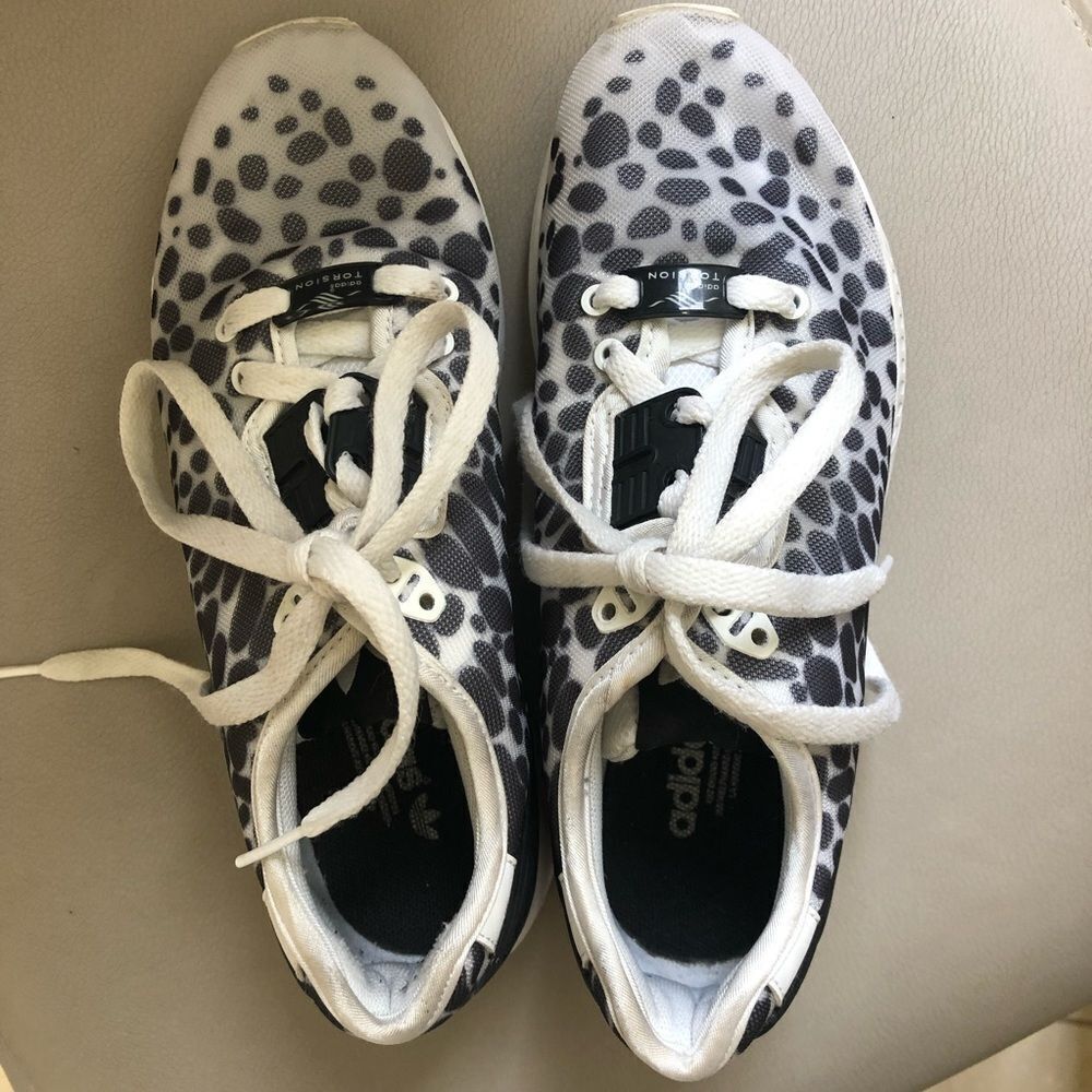 Adidas Torsion white with black dots sneakers 51/2